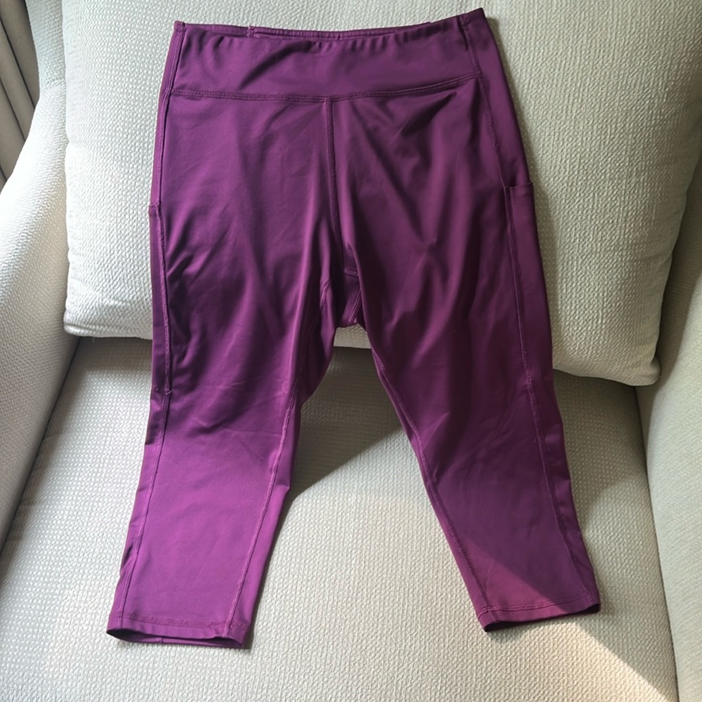 Tek Gear Cropped Capri Leggings